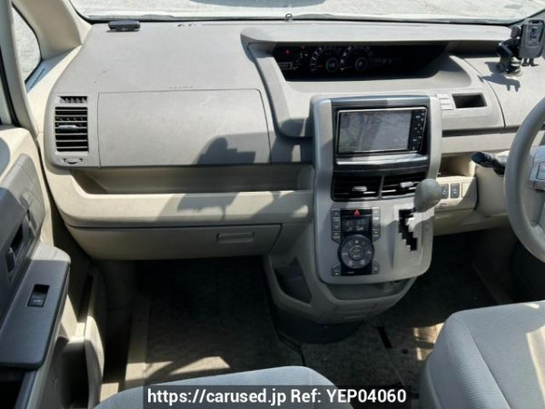 Used 2009 AT toyota noah ZRR70G Image[19]
