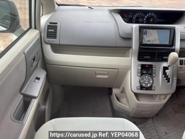 Used 2007 AT toyota noah ZRR75G Image[18]