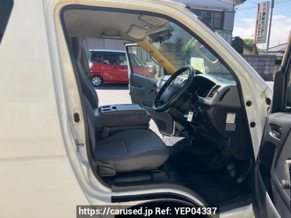 Used 2005 AT toyota regiusace-van KDH205V Image[9]