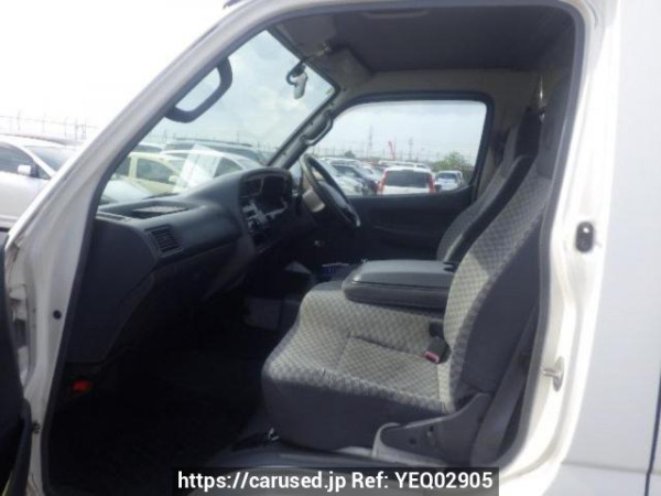 Used 2004 MT toyota hiace-van TRH112V Image[12]