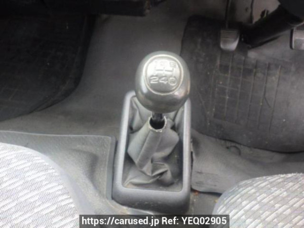 Used 2004 MT toyota hiace-van TRH112V Image[19]
