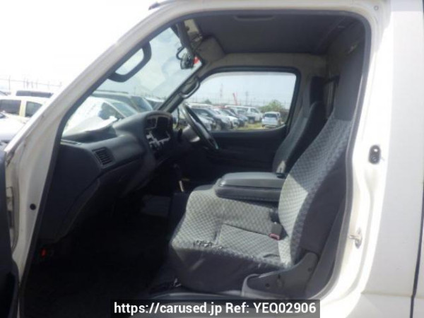 Used 2003 AT toyota hiace-van TRH112V Image[11]