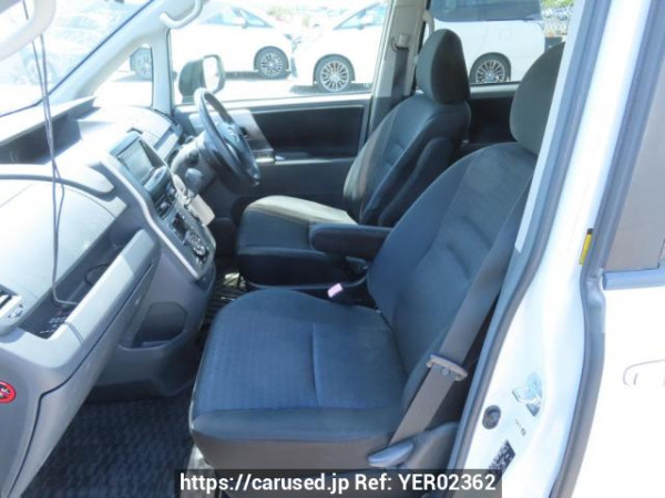 Used 2009 AT toyota voxy ZRR70W Image[12]