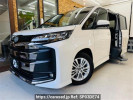 Toyota Noah ZWR90W