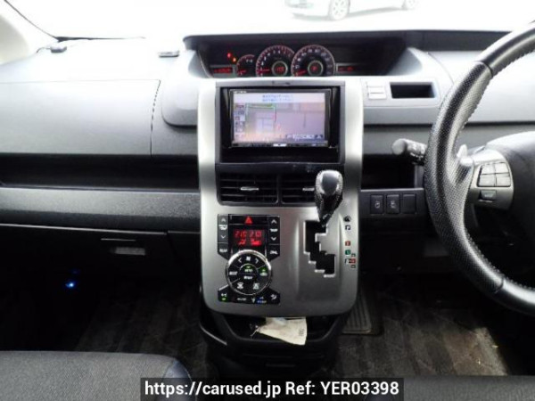 Used 2013 AT toyota voxy ZRR70W Image[15]