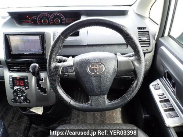 Used 2013 AT toyota voxy ZRR70W Image[17]