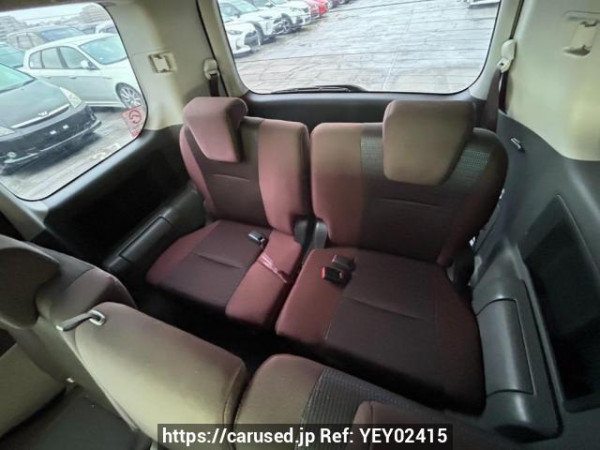 Used 2009 AT toyota voxy ZRR70W Image[16]