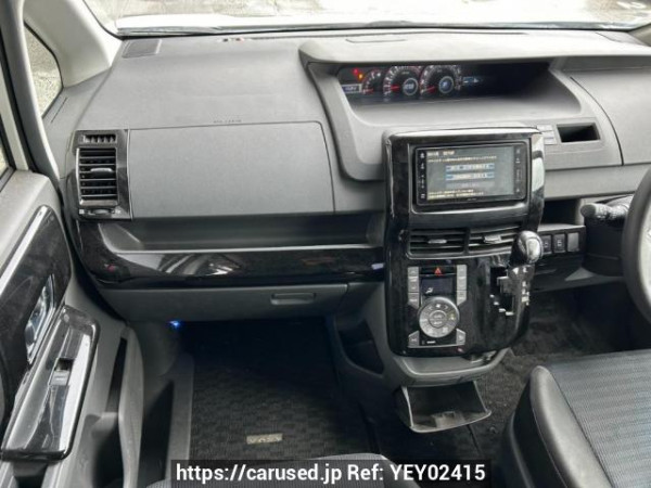 Used 2009 AT toyota voxy ZRR70W Image[18]