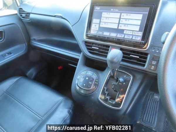 Used 2015 AT toyota noah ZRR80G Image[26]