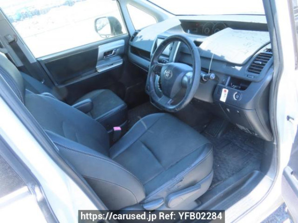 Used 2013 AT toyota voxy ZRR70W Image[11]