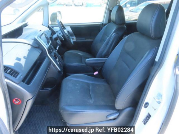 Used 2013 AT toyota voxy ZRR70W Image[12]
