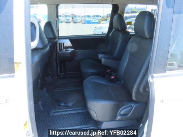Used 2013 AT toyota voxy ZRR70W Image[14]