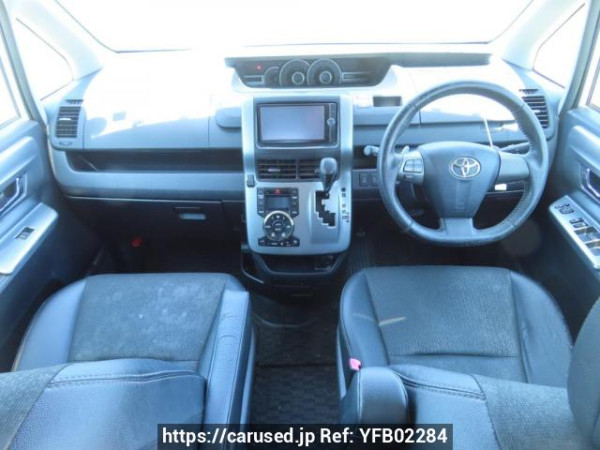 Used 2013 AT toyota voxy ZRR70W Image[17]