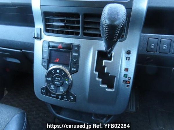 Used 2013 AT toyota voxy ZRR70W Image[22]