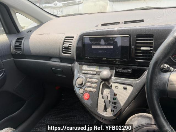 Used 2004 AT toyota wish ZNE10G Image[13]