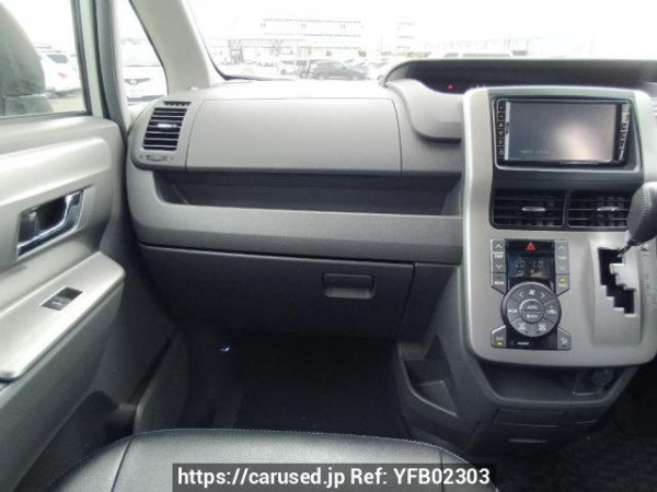 Used 2009 AT toyota voxy ZRR70W Image[18]