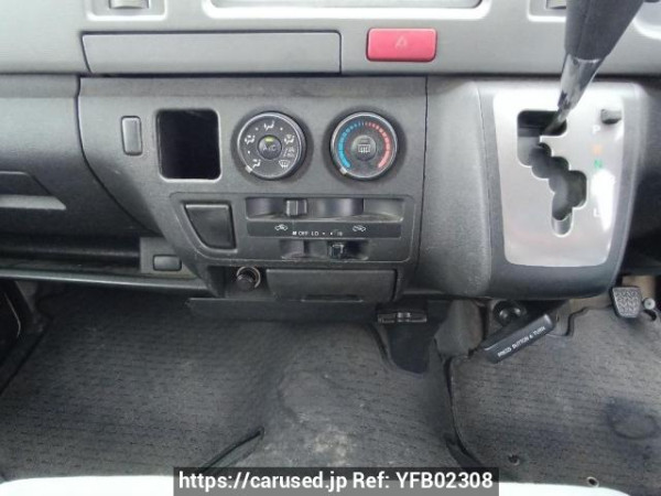 Used 2006 AT toyota regiusace-van KDH200V Image[21]