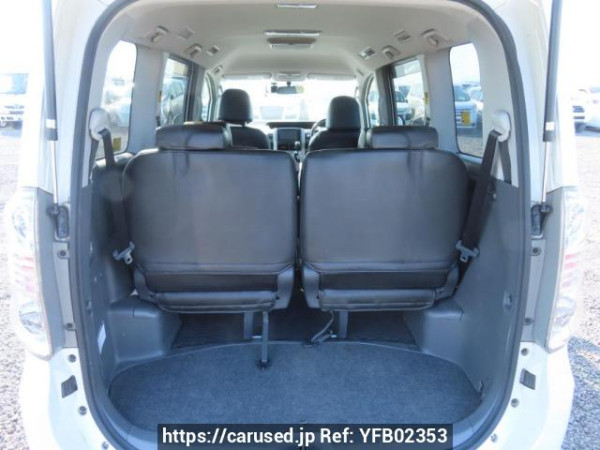 Used 2009 AT toyota voxy ZRR70W Image[8]