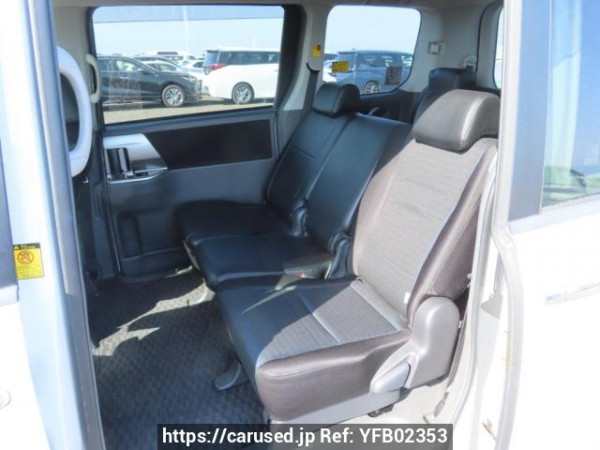 Used 2009 AT toyota voxy ZRR70W Image[18]