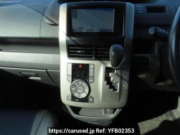 Used 2009 AT toyota voxy ZRR70W Image[24]