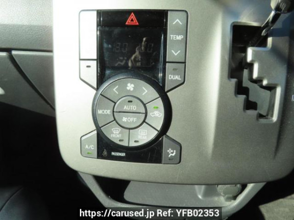 Used 2009 AT toyota voxy ZRR70W Image[27]