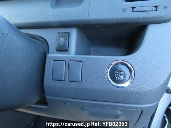 Used 2009 AT toyota voxy ZRR70W Image[31]