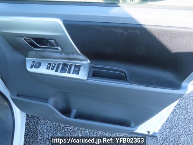 Buy Used 2009 Toyota Voxy ZRR70W (YFB02353) - Carused.jp