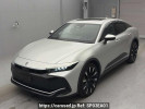 Toyota Crown Crossover TZSH35
