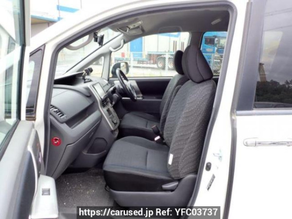 Used 2009 AT toyota voxy ZRR70W Image[13]
