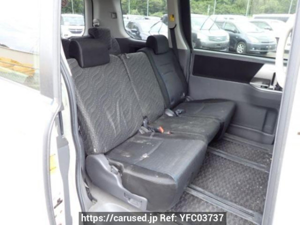 Used 2009 AT toyota voxy ZRR70W Image[14]