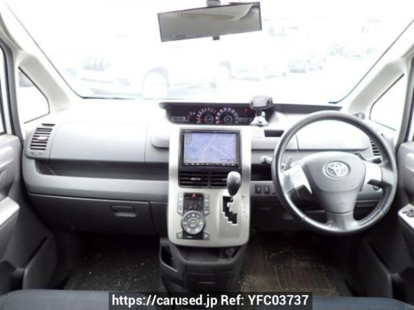 Used 2009 AT toyota voxy ZRR70W Image[17]