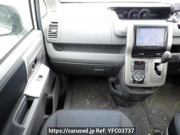 Used 2009 AT toyota voxy ZRR70W Image[18]