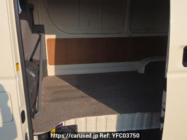 Used 2006 MT toyota regiusace-van KDH205V Image[15]