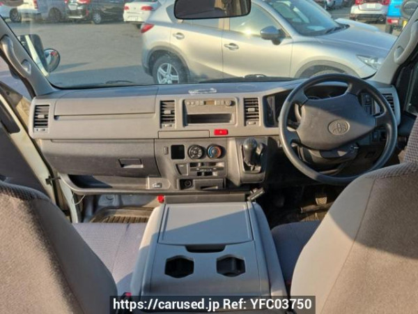 Used 2006 MT toyota regiusace-van KDH205V Image[18]