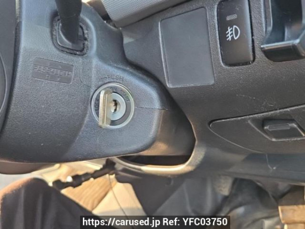 Used 2006 MT toyota regiusace-van KDH205V Image[26]