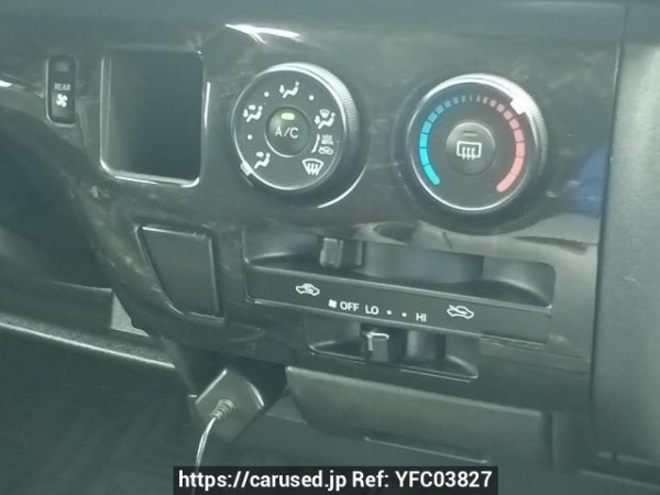 Used 2005 AT toyota regiusace-van KDH205V Image[25]