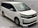 Toyota Voxy ZRR80G