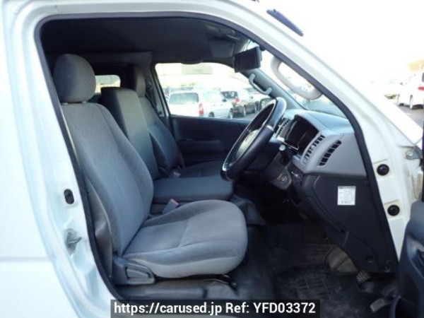 Used 2004 AT toyota regiusace-van KDH205V Image[12]