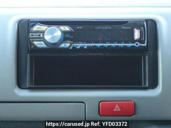 Used 2004 AT toyota regiusace-van KDH205V Image[19]