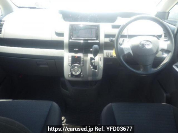 Used 2009 AT toyota voxy ZRR70W Image[16]