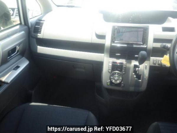 Used 2009 AT toyota voxy ZRR70W Image[17]