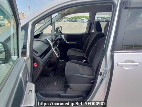 Used 2010 AT toyota noah ZRR70G Image[13]