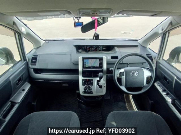 Used 2010 AT toyota noah ZRR70G Image[17]