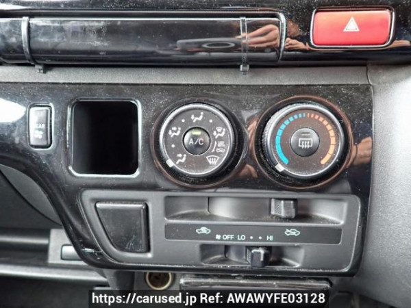 Used 2005 AT toyota regiusace-van KDH200V Image[18]