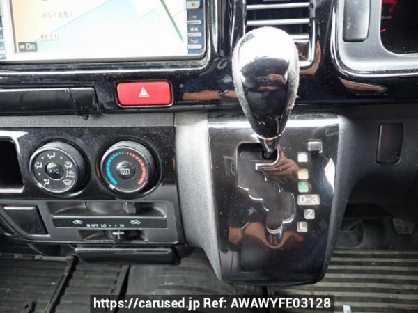 Used 2005 AT toyota regiusace-van KDH200V Image[21]