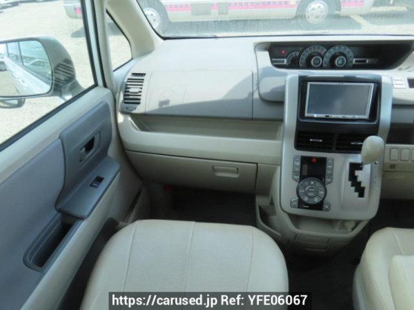 Used 2009 AT toyota noah ZRR70G Image[18]