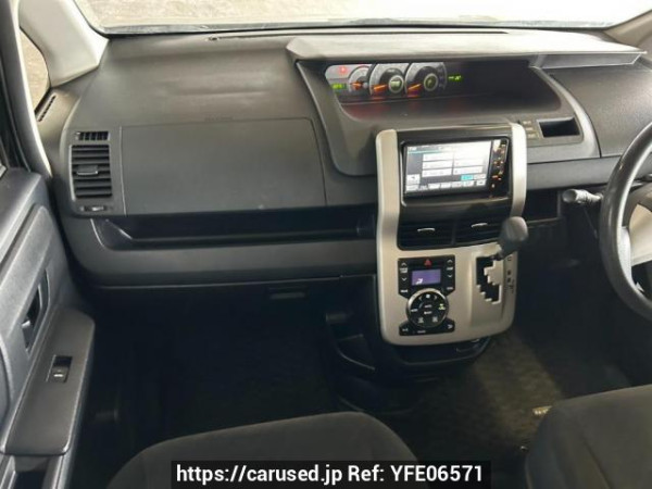 Used 2010 AT toyota noah ZRR70G Image[18]
