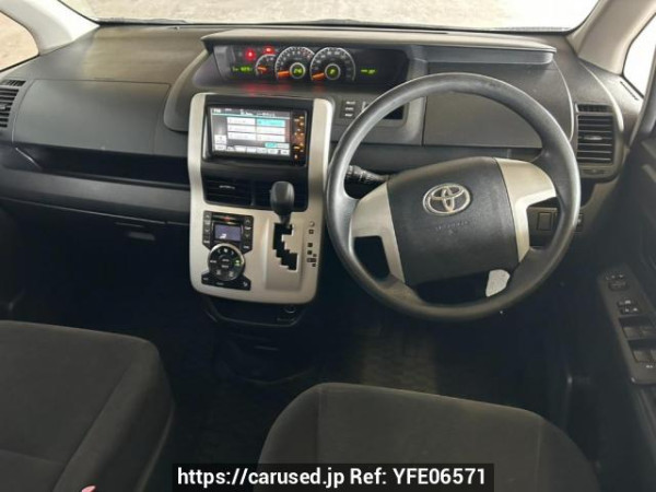Used 2010 AT toyota noah ZRR70G Image[19]