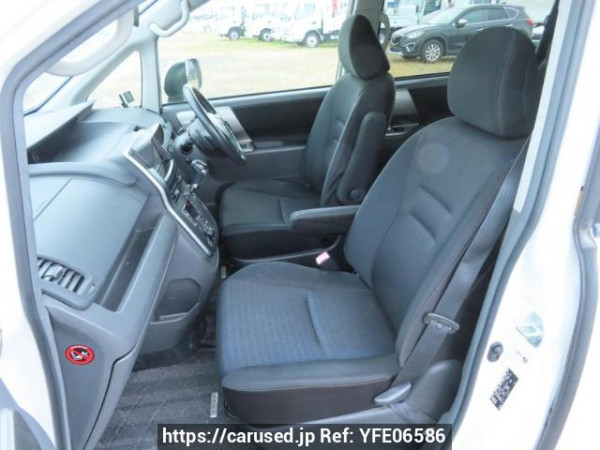 Used 2009 AT toyota voxy ZRR70W Image[12]