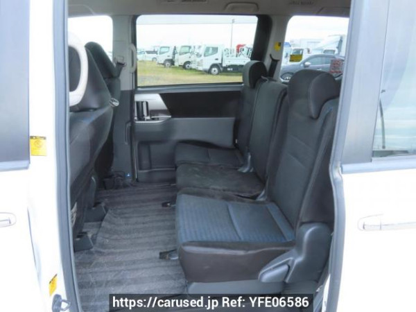 Used 2009 AT toyota voxy ZRR70W Image[14]